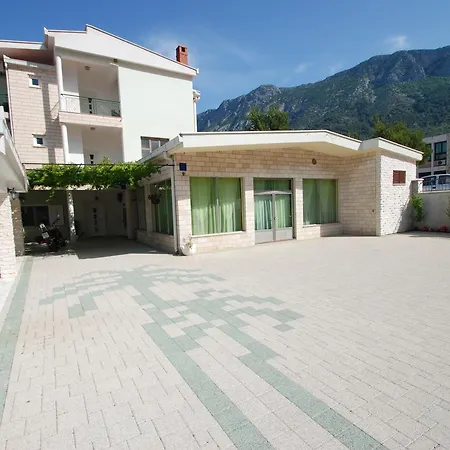 With A Parking Space Gradac 15282 格拉达茨