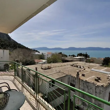 With A Parking Space Gradac 15282 招待所 3*
