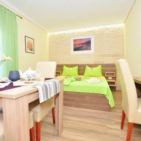 Gasthof With A Parking Space Gradac 15282 Gradac (Split-Dalmatia)