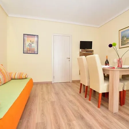 With A Parking Space Gradac 15282 Gasthof